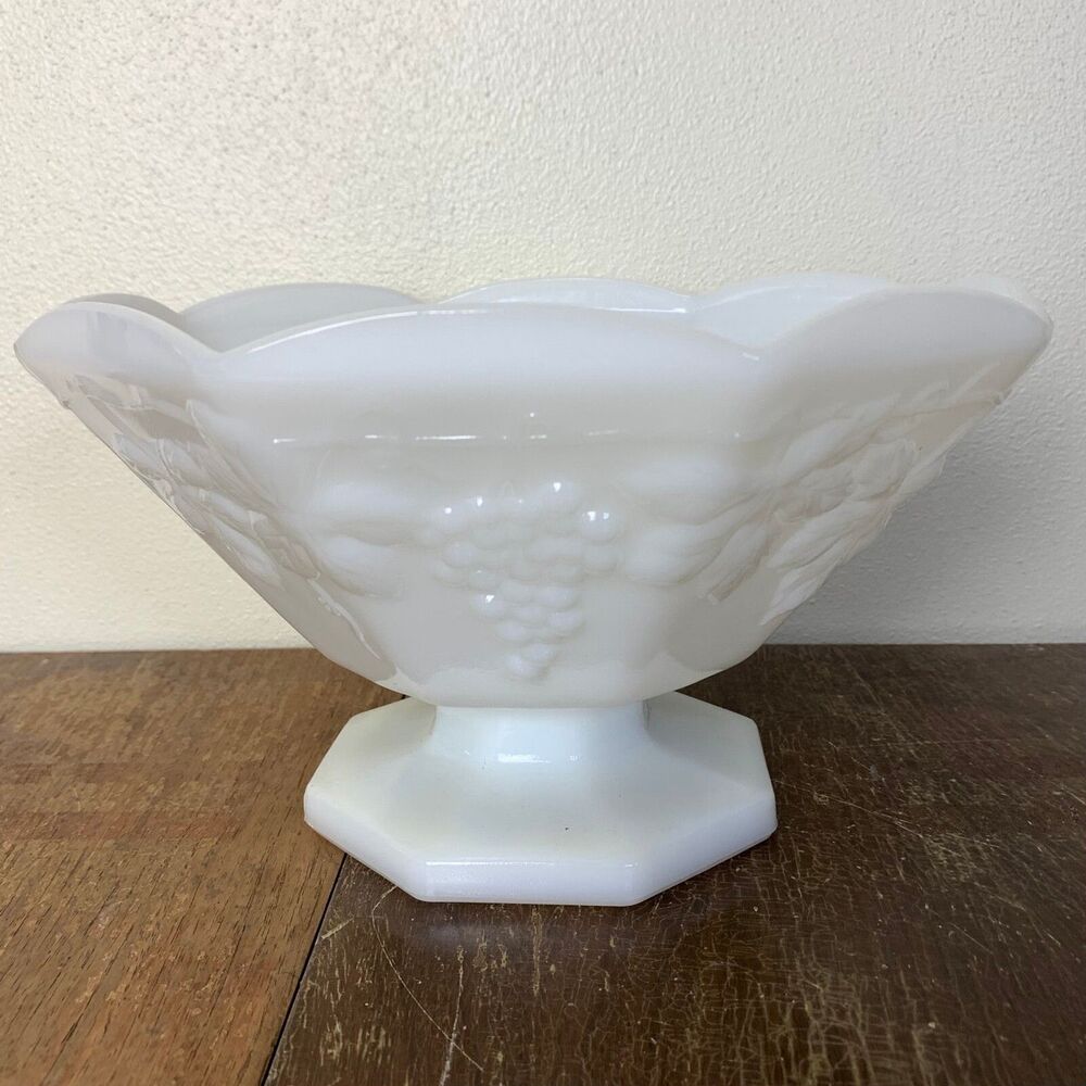 Anchor Hocking Vintage Milk Glass Grape‎ Leaf Motif Footed Punch Fruit Bowl